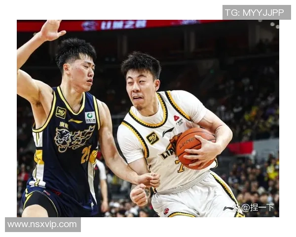 CBA激战广东队迎战江苏同曦队全力争胜展现篮球魅力 CBA激战广东队迎战江苏同曦队全力争胜展现篮球魅力